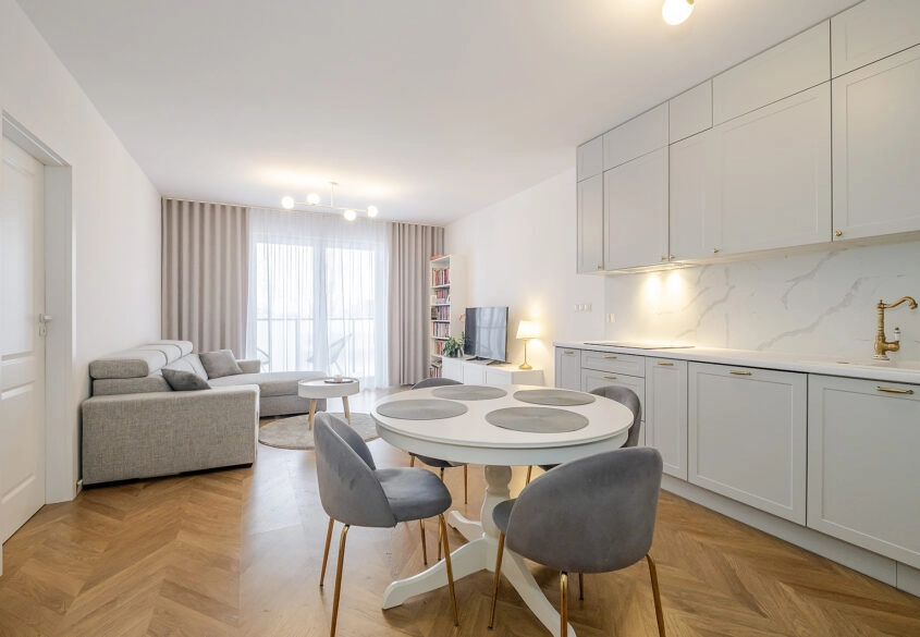 Gotowe do wejścia! 2 pokoje/winda/balkon/komórka