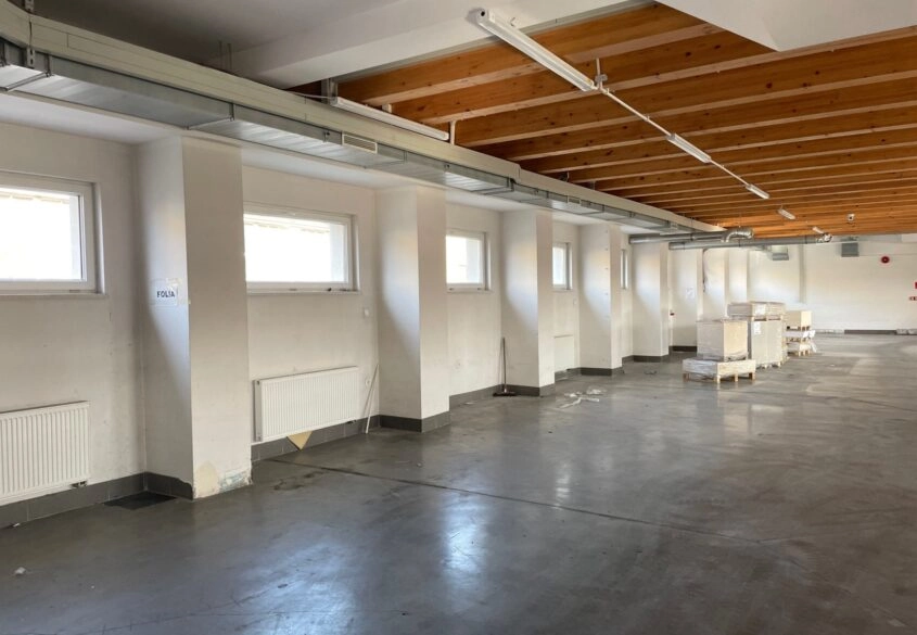 Obiekt biurowo-magazynowy na dużej działce!