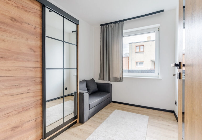 DOM PODZIELONY NA MIESZKANIA DO DALSZEGO NAJMU !