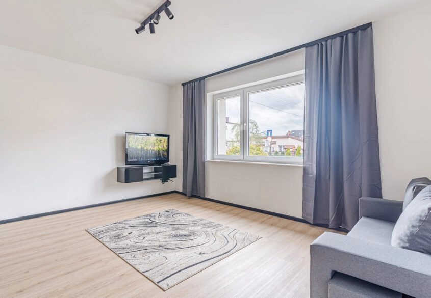 DOM PODZIELONY NA MIESZKANIA DO DALSZEGO NAJMU !