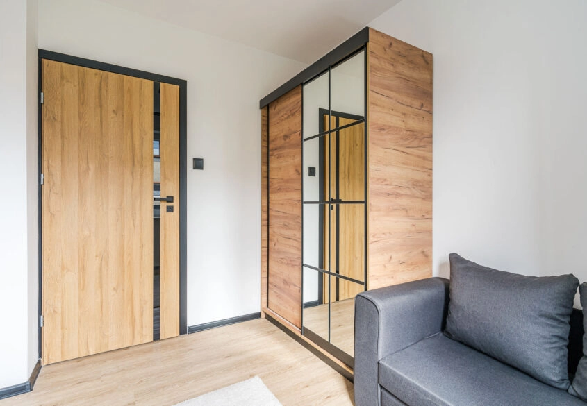 DOM PODZIELONY NA MIESZKANIA DO DALSZEGO NAJMU !