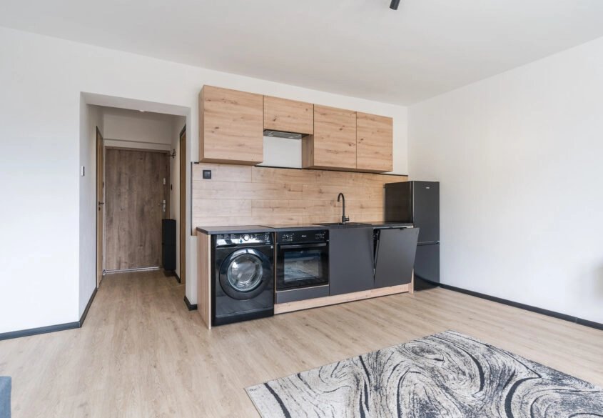 DOM PODZIELONY NA MIESZKANIA DO DALSZEGO NAJMU !