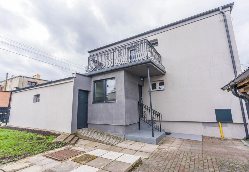 DOM PODZIELONY NA MIESZKANIA DO DALSZEGO NAJMU !