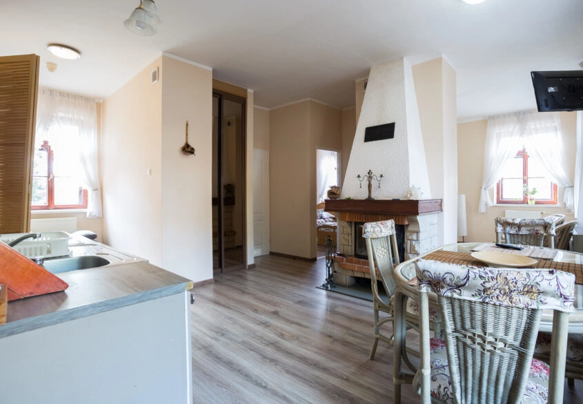 Pensjonat z restauracją- 8 apartamentów wysoki Roi