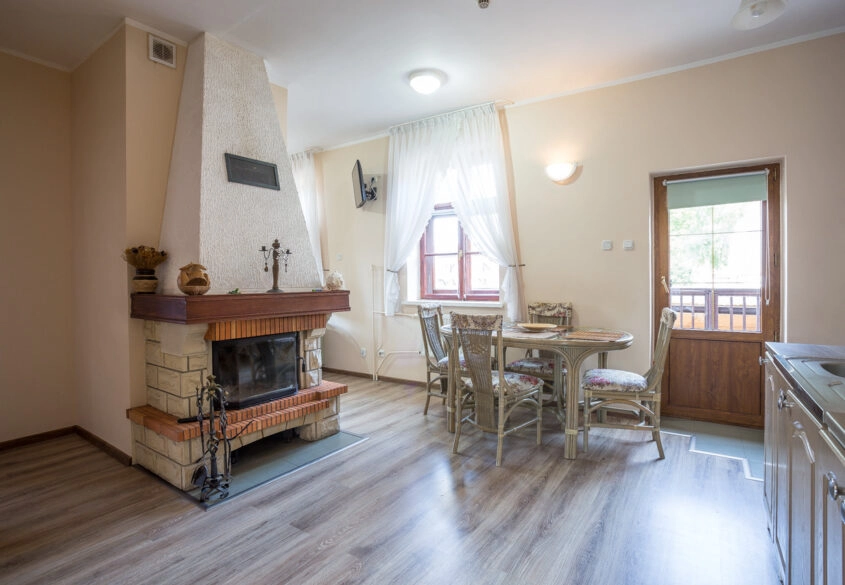 Pensjonat z restauracją- 8 apartamentów wysoki Roi