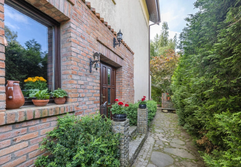 Dom Mieszkalny z pokojami na wynajem nad morzem