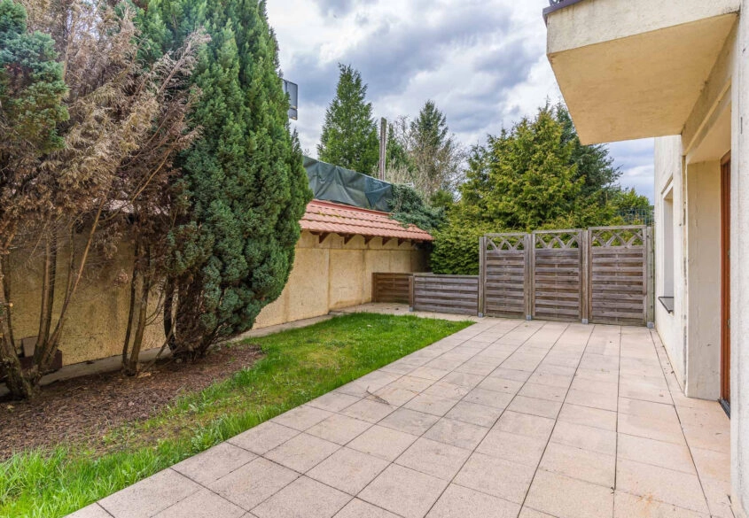 Dom na skraju Kępy Redłowskiej