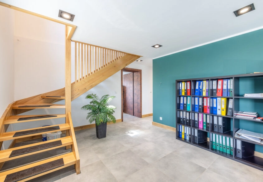 Nowoczesny lokal biurowo handlowy z magazynem