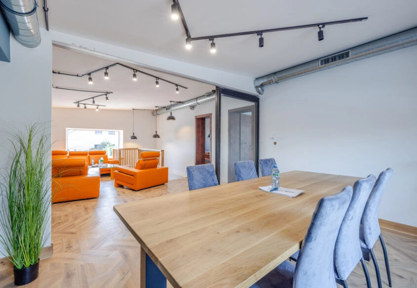 Nowoczesny lokal biurowo handlowy z magazynem