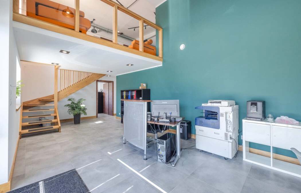 Nowoczesny lokal biurowo handlowy z magazynem