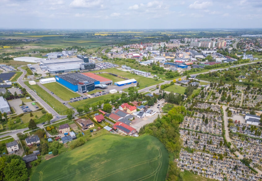 Na sprzedaż hotel, restauracja, zakład pogrzebowy.