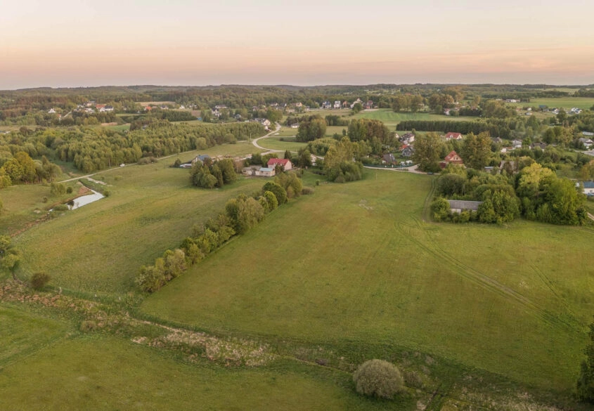 Malownicza działka pod dom, w tym bliźniaka