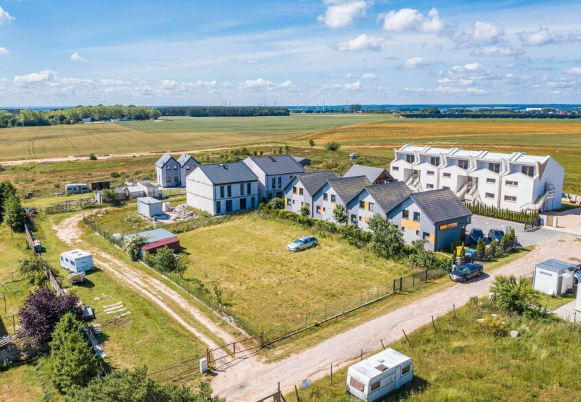 Uzbrojona | Ogrodzona | Pod szereg/domki letni.