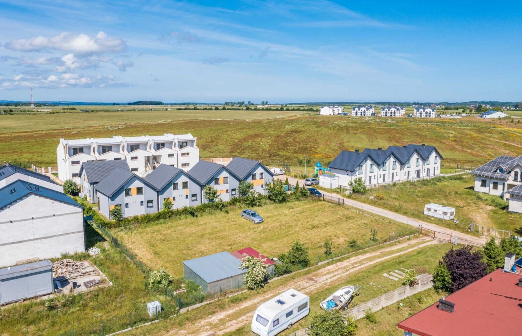 Uzbrojona | Ogrodzona | Pod szereg/domki letni.