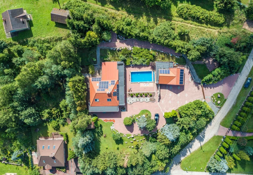 Dom z basenem 309m2 na dużej działce Dzierzgoń, po