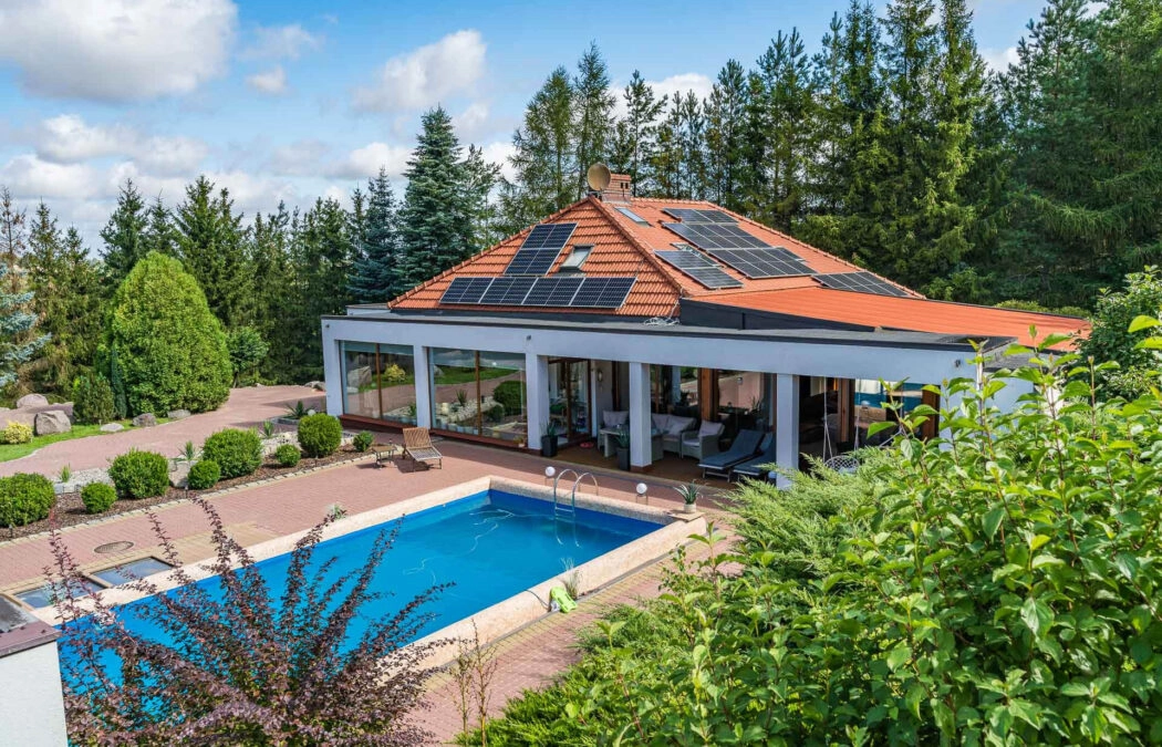 Dom z basenem 309m2 na dużej działce Dzierzgoń, po