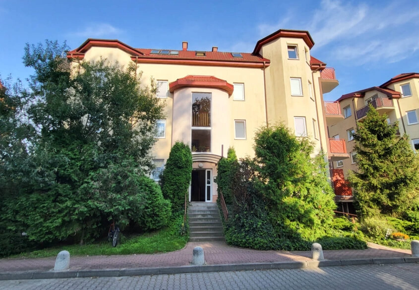 2 pokoje z miejscem parkingowym, zamknięte osiedle