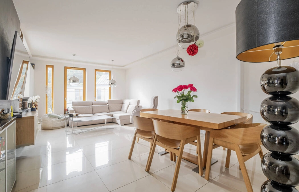 3 pokoje z balkonem, 3 miejscami w hali i komórką!