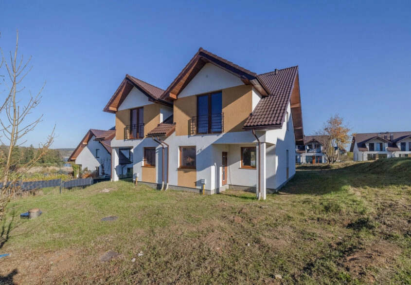 Komfortowy bliźniak nad jeziorem!