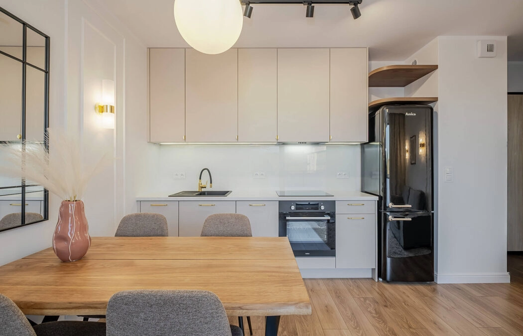 2 pokojowe mieszkanie, miejsce zewnętrzne +komórka