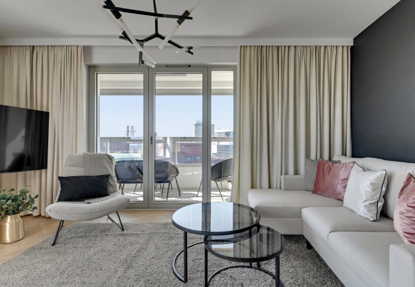 3 pokoje z loggią i halą w centrum miasta!