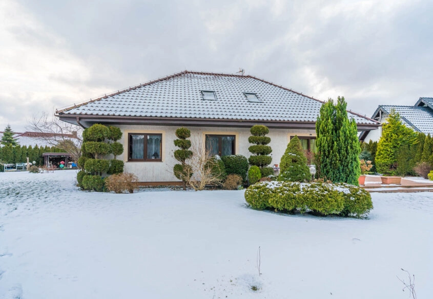 DOM WOLNOSTOJĄCY W MOSTACH