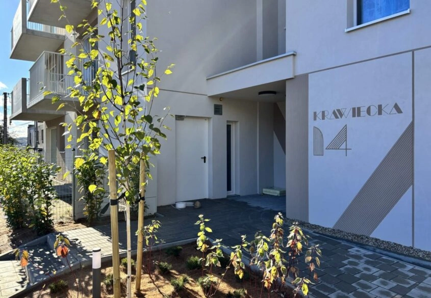 4 pokoje, balkon, hala garażowa, komórka