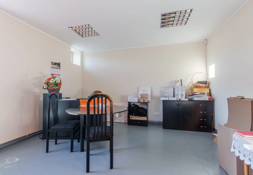 Hale i pow. produkcyjno-biurowe, duża działka