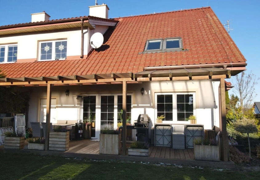 Nowoczesny dom z garażem w spokojnej okolicy