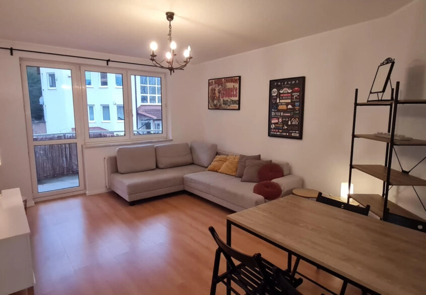 Mieszkanie 2 pokojowe z halą garażową