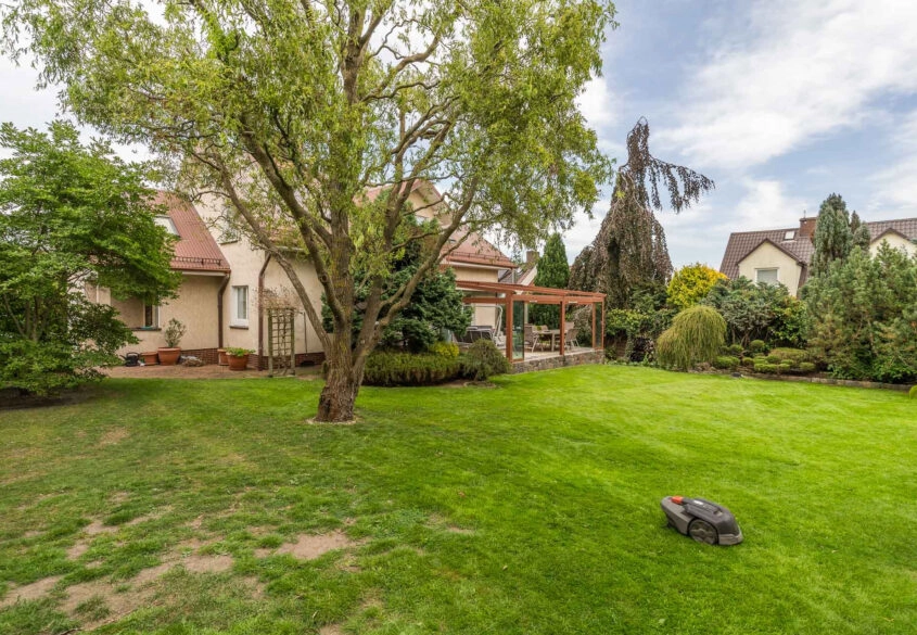 Ładny dom w Małym Kacku, kameralny ogród, taras