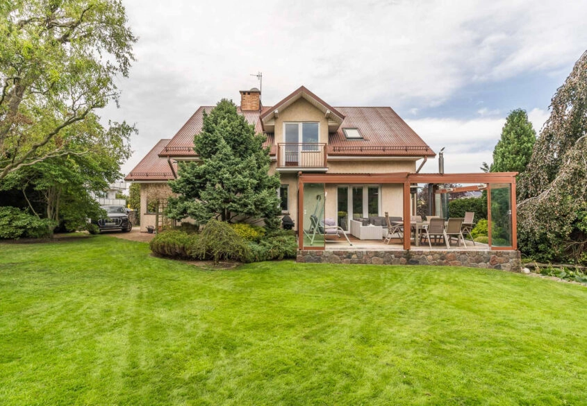 Ładny dom w Małym Kacku, kameralny ogród, taras