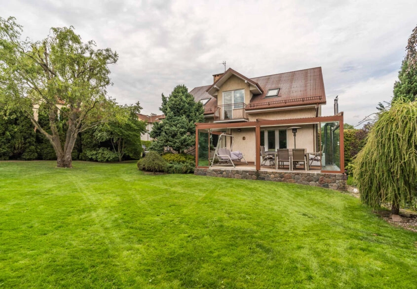 Ładny dom w Małym Kacku, kameralny ogród, taras