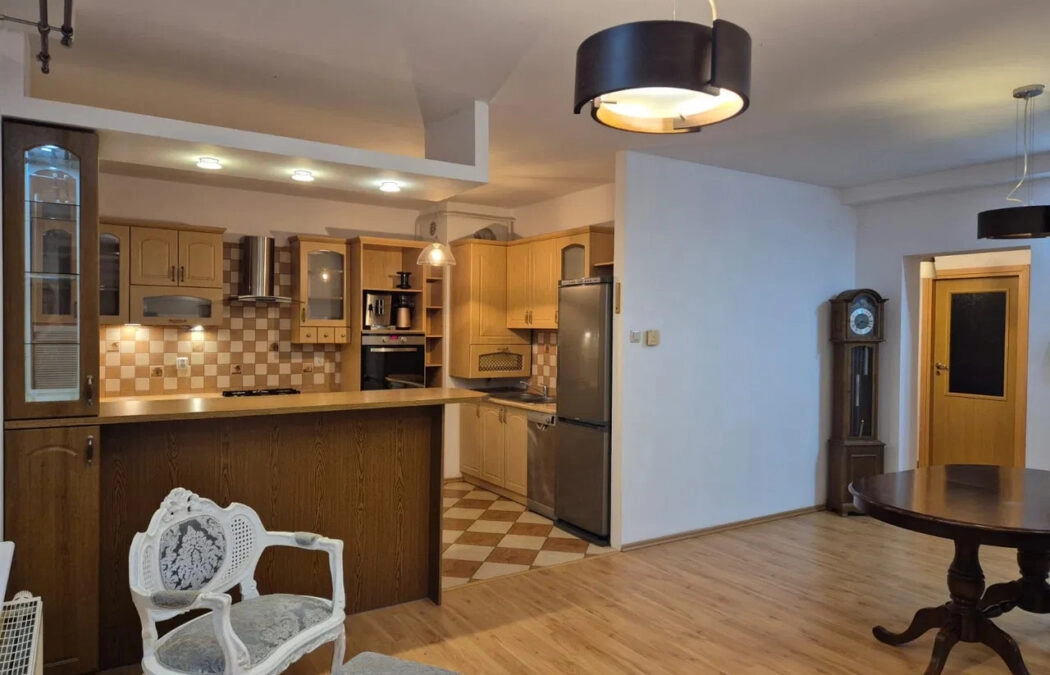 Przestronne 4-pokojowe mieszkanie z balkonem