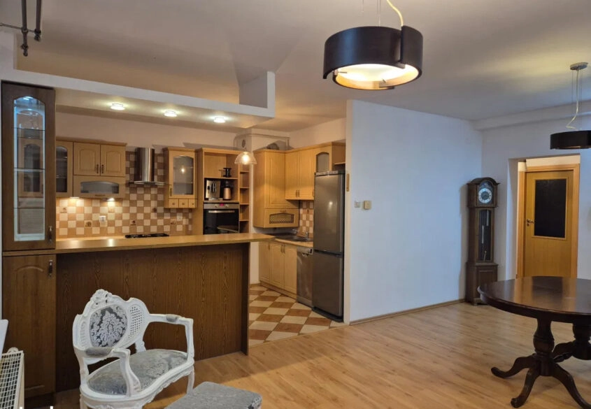 Przestronne 4-pokojowe mieszkanie z balkonem