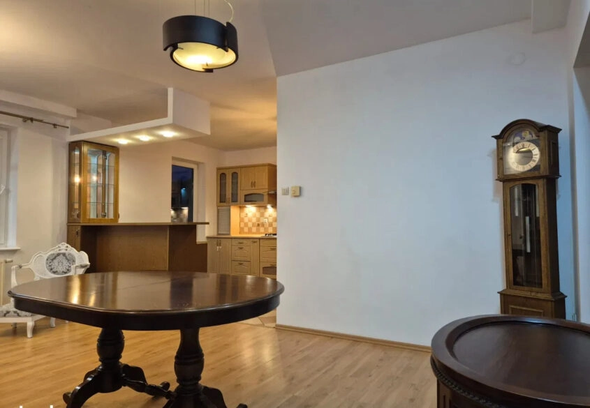 Przestronne 4-pokojowe mieszkanie z balkonem