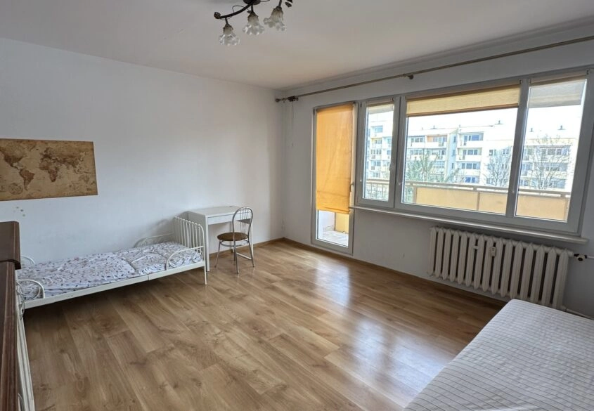 Słoneczna kawalerka z dużym balkonem Nad Jarem