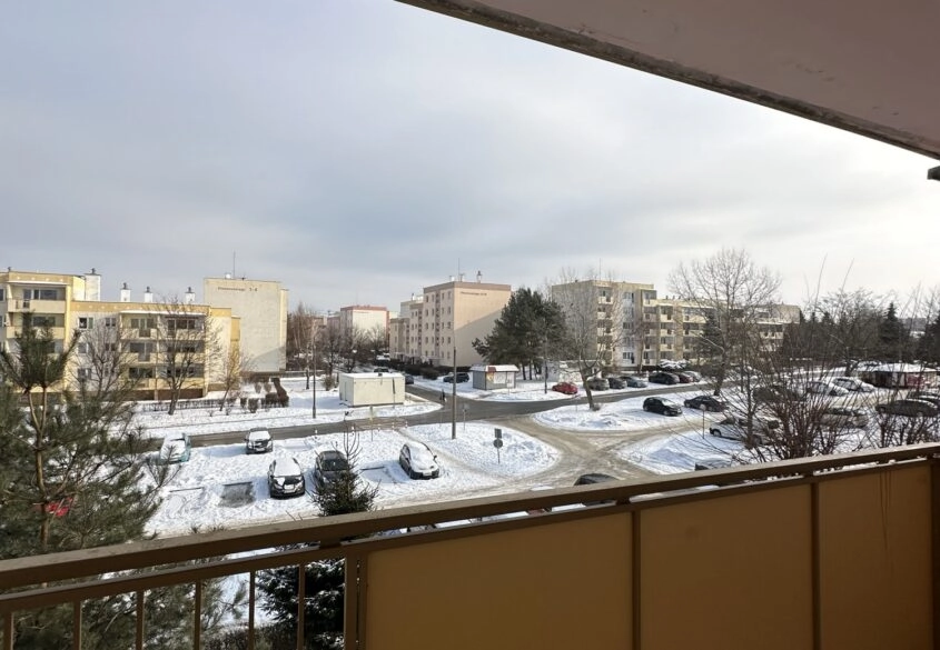 Słoneczna kawalerka z dużym balkonem Nad Jarem