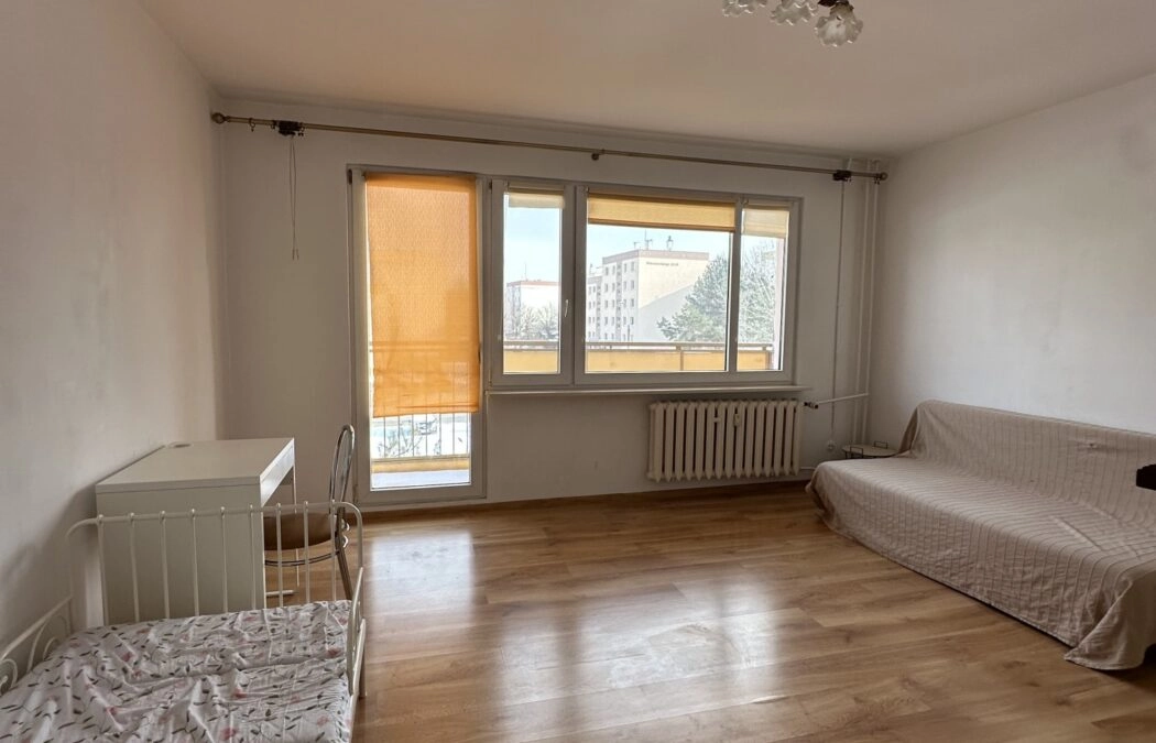 Słoneczna kawalerka z dużym balkonem Nad Jarem