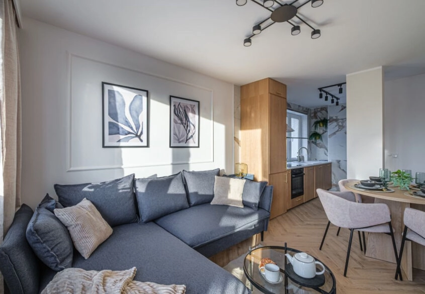 3 pokoje z balkonem, piwnicą i widokiem na morze!