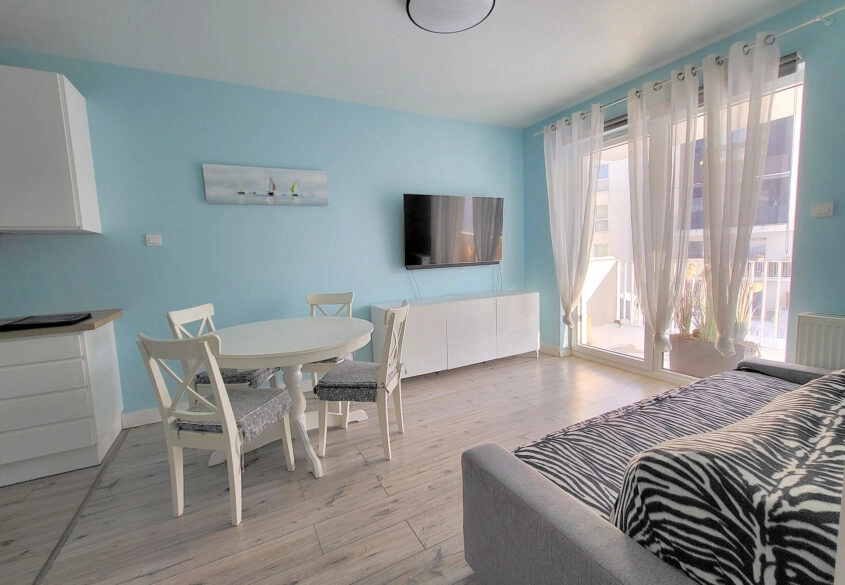 2 pokoje z miejscem w hali i piwnicą