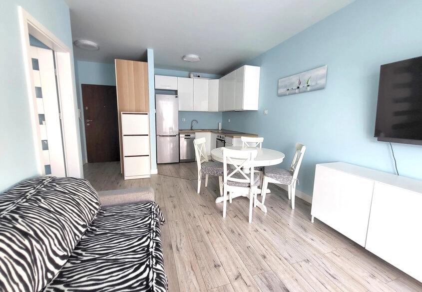 2 pokoje z miejscem w hali i piwnicą