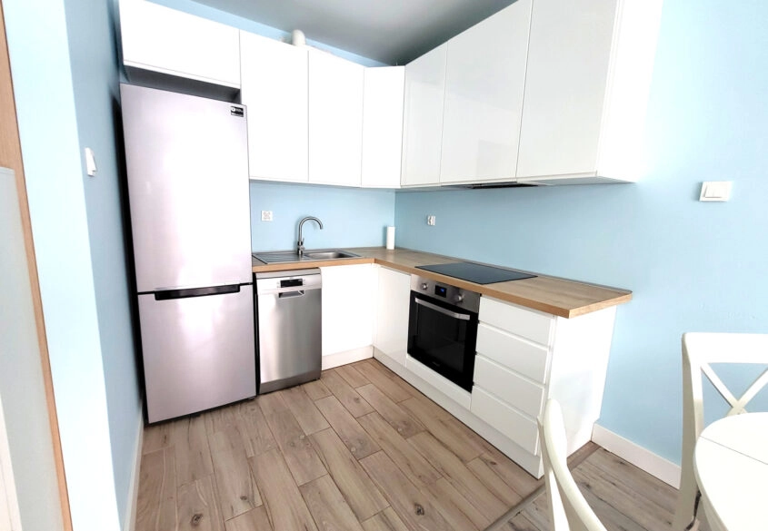 2 pokoje z miejscem w hali i piwnicą