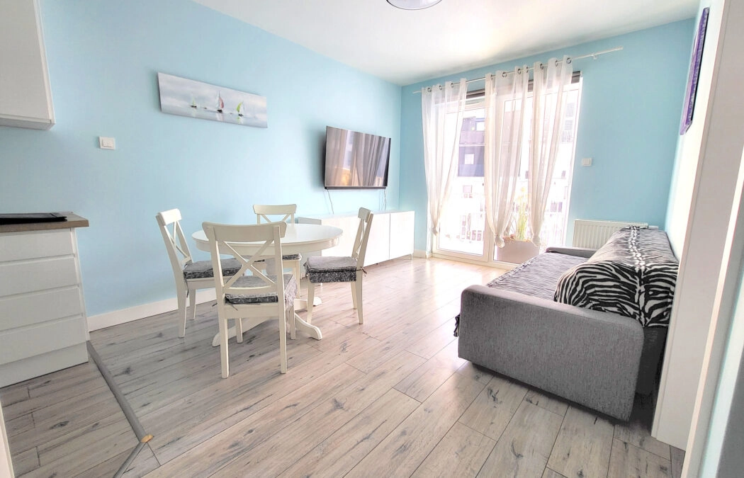 2 pokoje z miejscem w hali i piwnicą