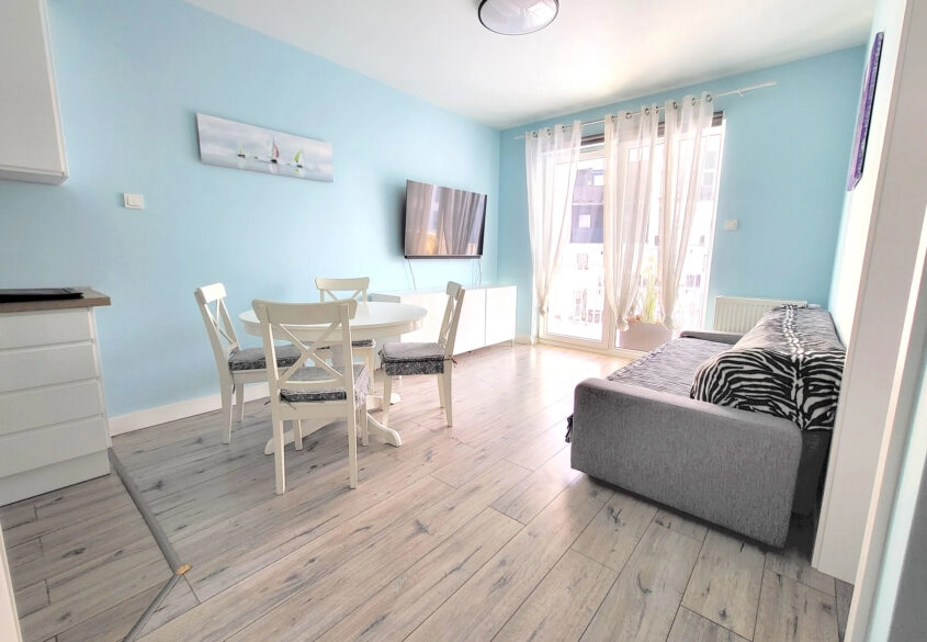 2 pokoje z miejscem w hali i piwnicą