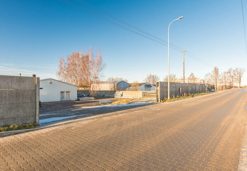 Hale i pow. produkcyjno-biurowe, duża działka