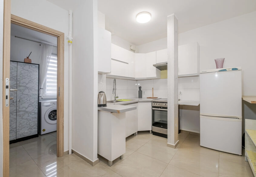 Dobrze skomunikowana kawalerka, tuż pod lasem.