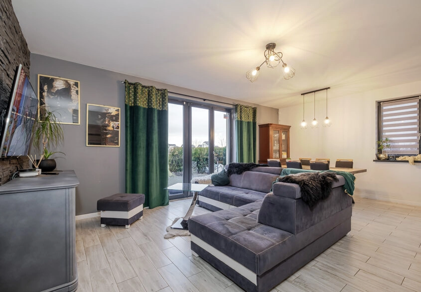 Pokój na dole | Garaż w bryle | Fotowoltaika