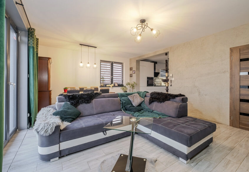 Pokój na dole | Garaż w bryle | Fotowoltaika