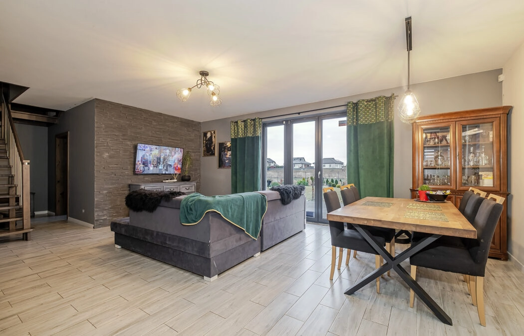 Pokój na dole | Garaż w bryle | Fotowoltaika